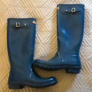 Teal Hunter boots includes two pairs of tall socks